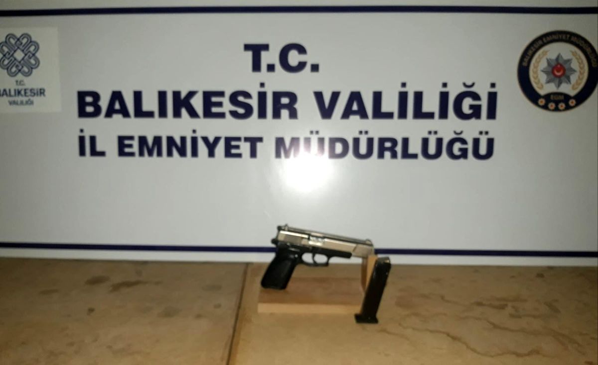 Son dakika haberleri | Balıkesir\'de polisten 12 şahsa gözaltı
