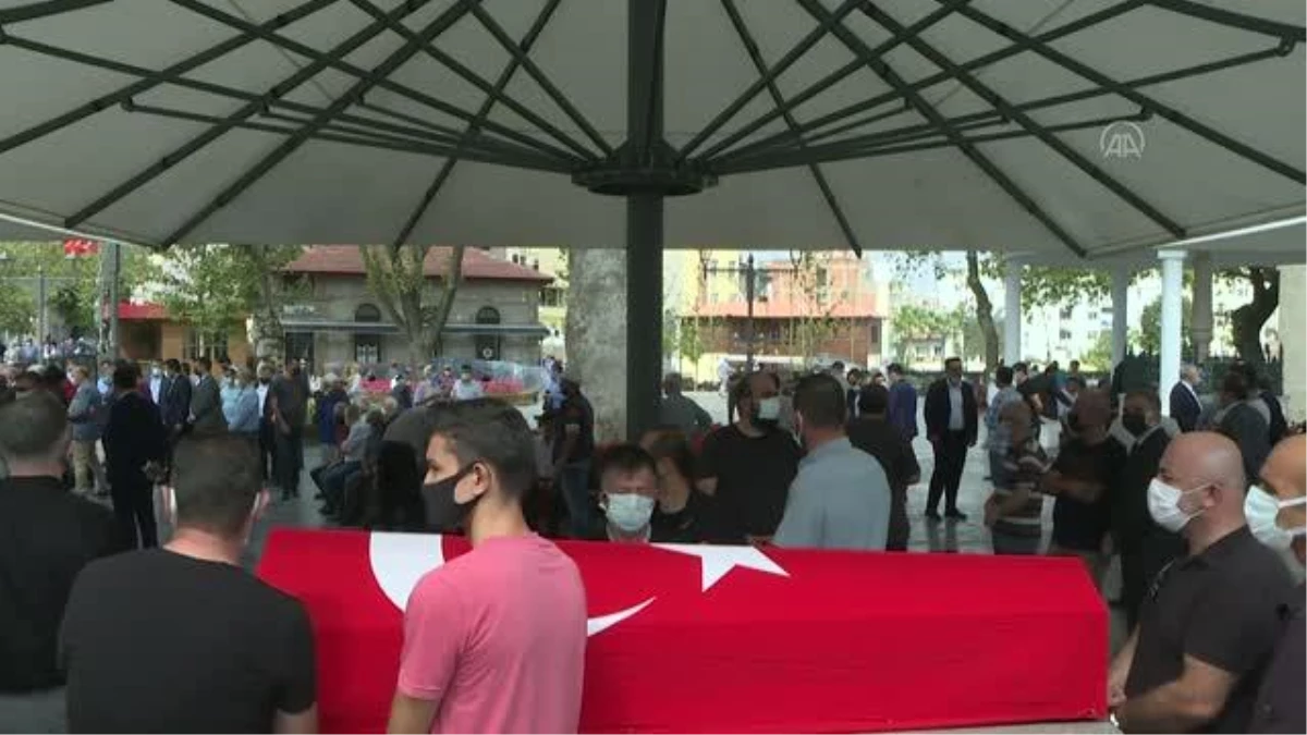 Son dakika haberi! BALIKESİR - İçişleri Bakanı Soylu, Balıkesir\'de AK Parti\'li Aydemir\'in babasının cenaze törenine katıldı