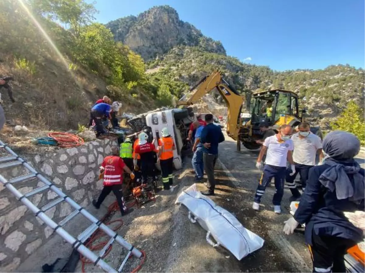 Son dakika haberi... Burdur\'da TIR devrildi: 2 ölü, 1 yaralı