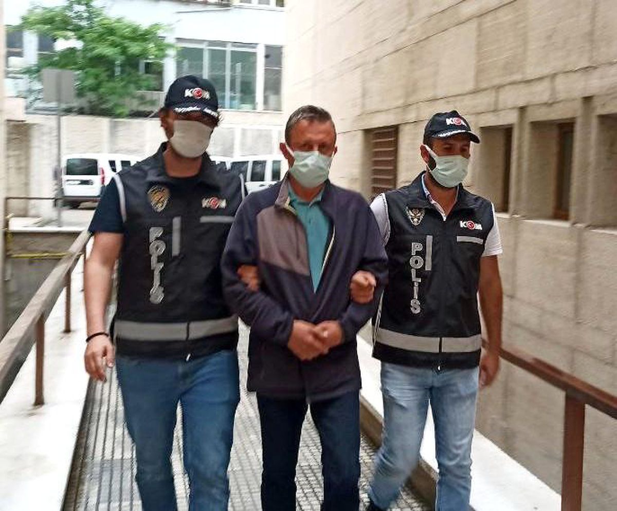 Gözaltındaki profesör adliyeye sevk edildi, suçlamaları kabul etmedi