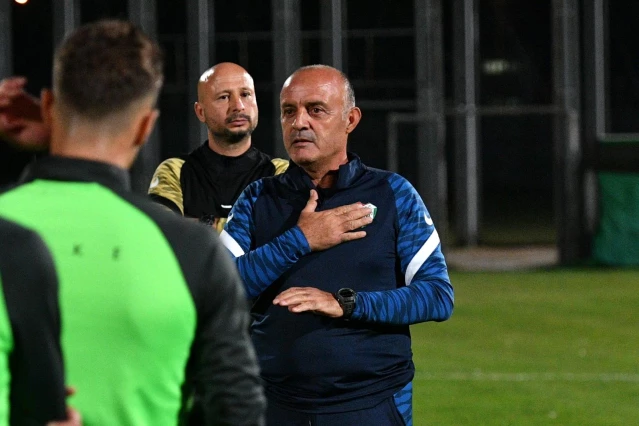 Bursaspor'un yeni teknik direktörü Özcan Bizati ilk idmanına çıktı