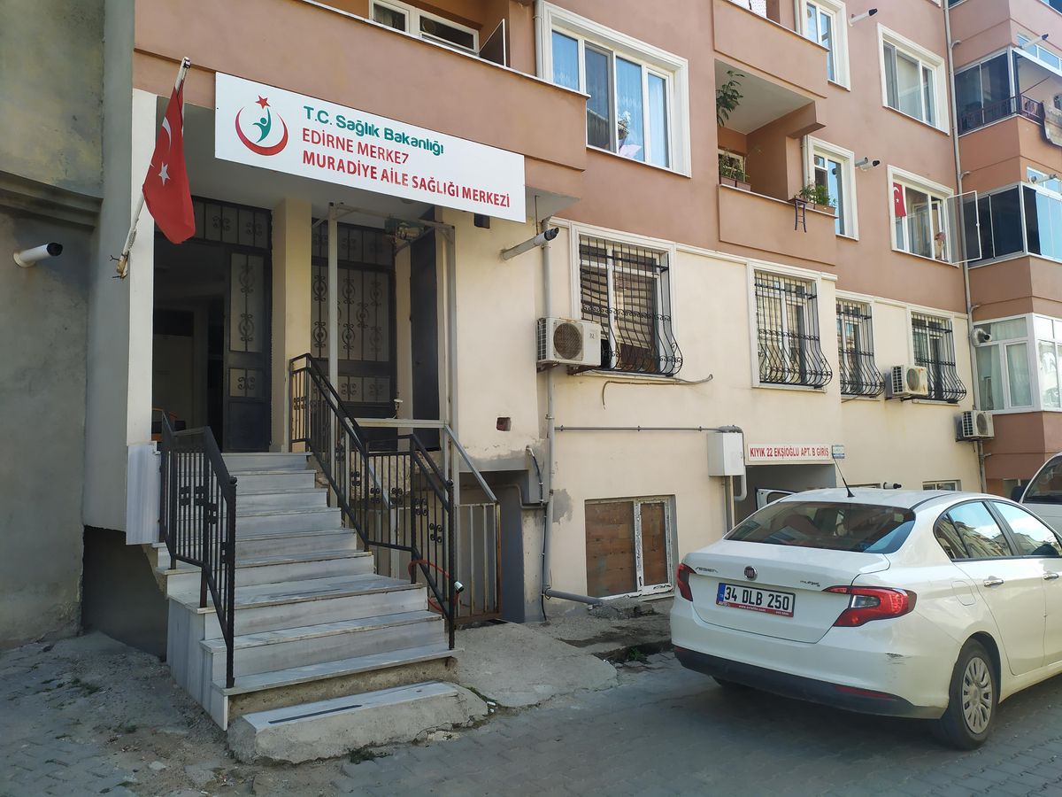 Edirne\'de gittiği sağlık merkezinde doktorla tartışan Kovid-19 temaslısı gözaltına alındı