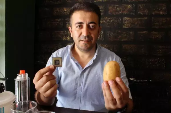 Çöp ve hurdacılardan topladıkları atıkları evlerinde ayrıştırıp altın elde ediyorlar