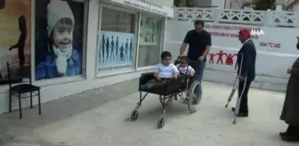 Engelli kardeşler için 18 bin TL'lik tekerlekli sandalyeyi 3 bin liraya imal ettiler