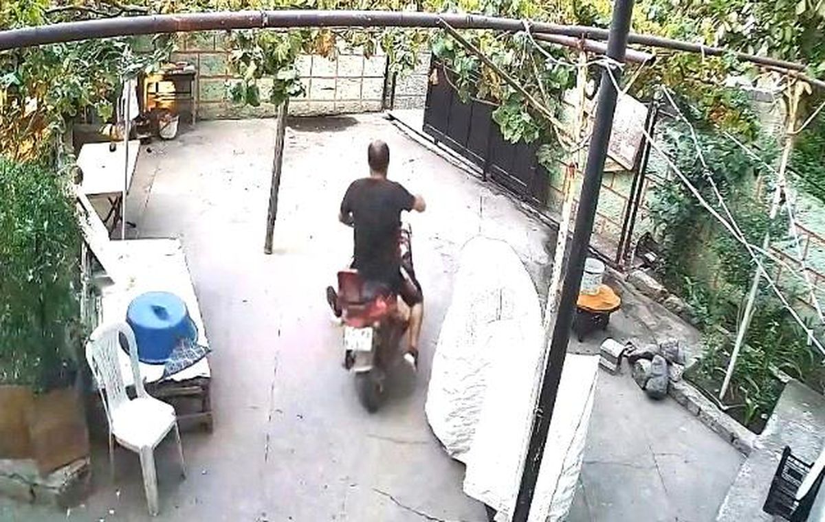 Evlerden motosiklet ve cep telefonu çalan hırsız tutuklandı
