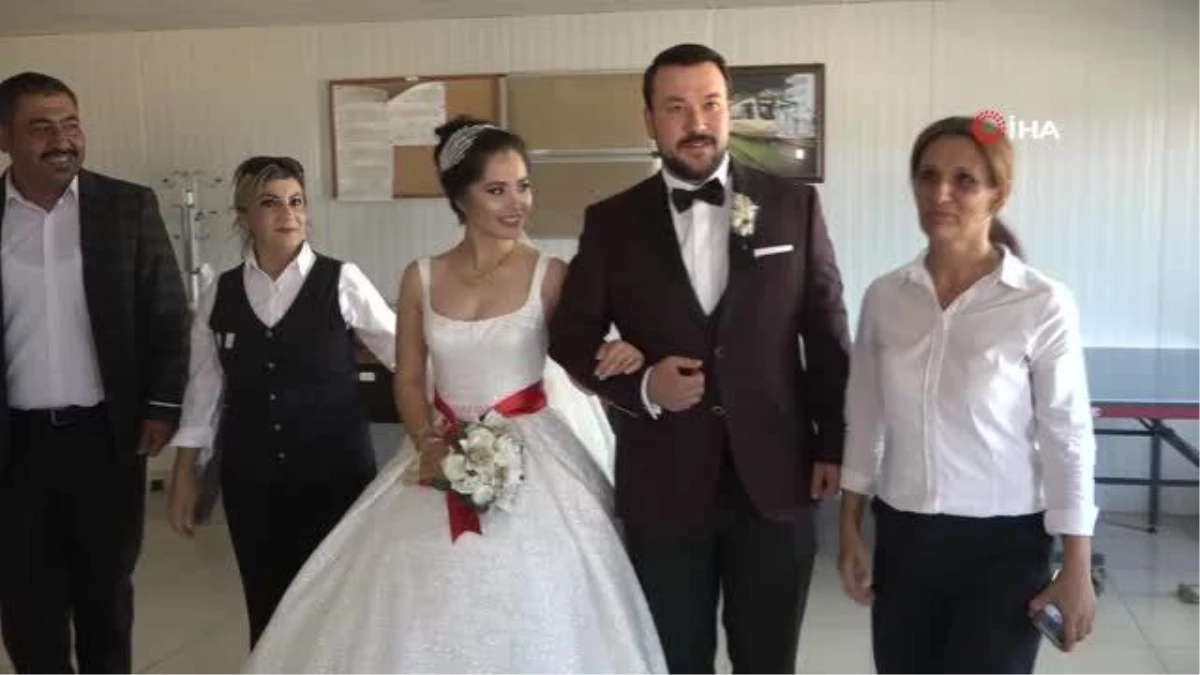 Gaziantep\'te ilginç düğün aracı: Vatman çiftin gelin arabası tramvay oldu