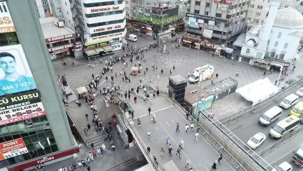 Şirinevler Meydanı'ndaki metrelerce otobüs kuyruğu vatandaşı çileden çıkardı