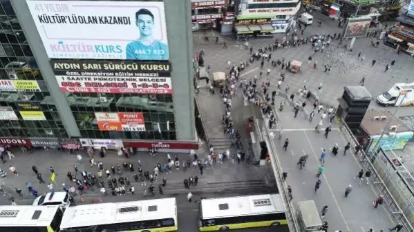 Şirinevler Meydanı'nda oluşan metrelerce otobüs kuyruğu vatandaşı canından bezdirdi