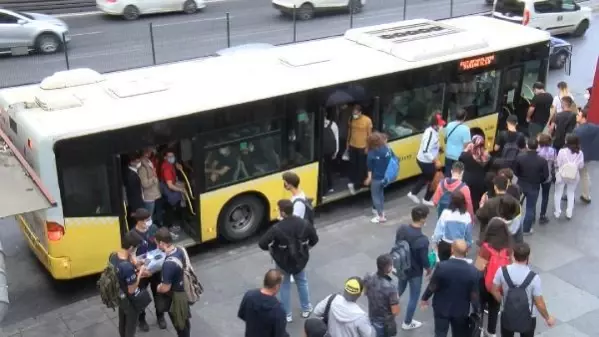 Şirinevler Meydanı'nda oluşan metrelerce otobüs kuyruğu vatandaşı canından bezdirdi