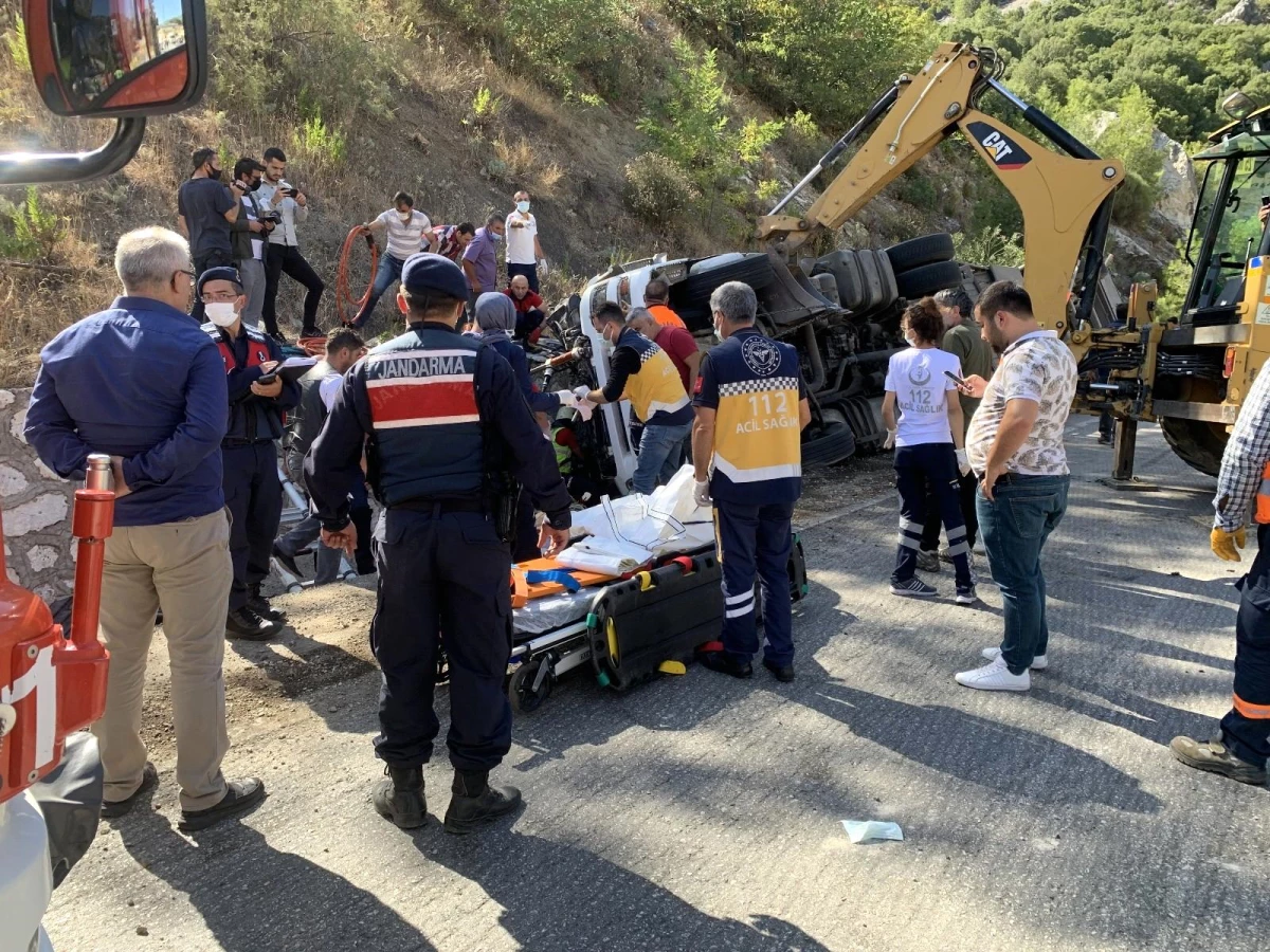 Son dakika haber! Isparta-Antalya yolunda can pazarı: 2 ölü 1 ağır yaralı
