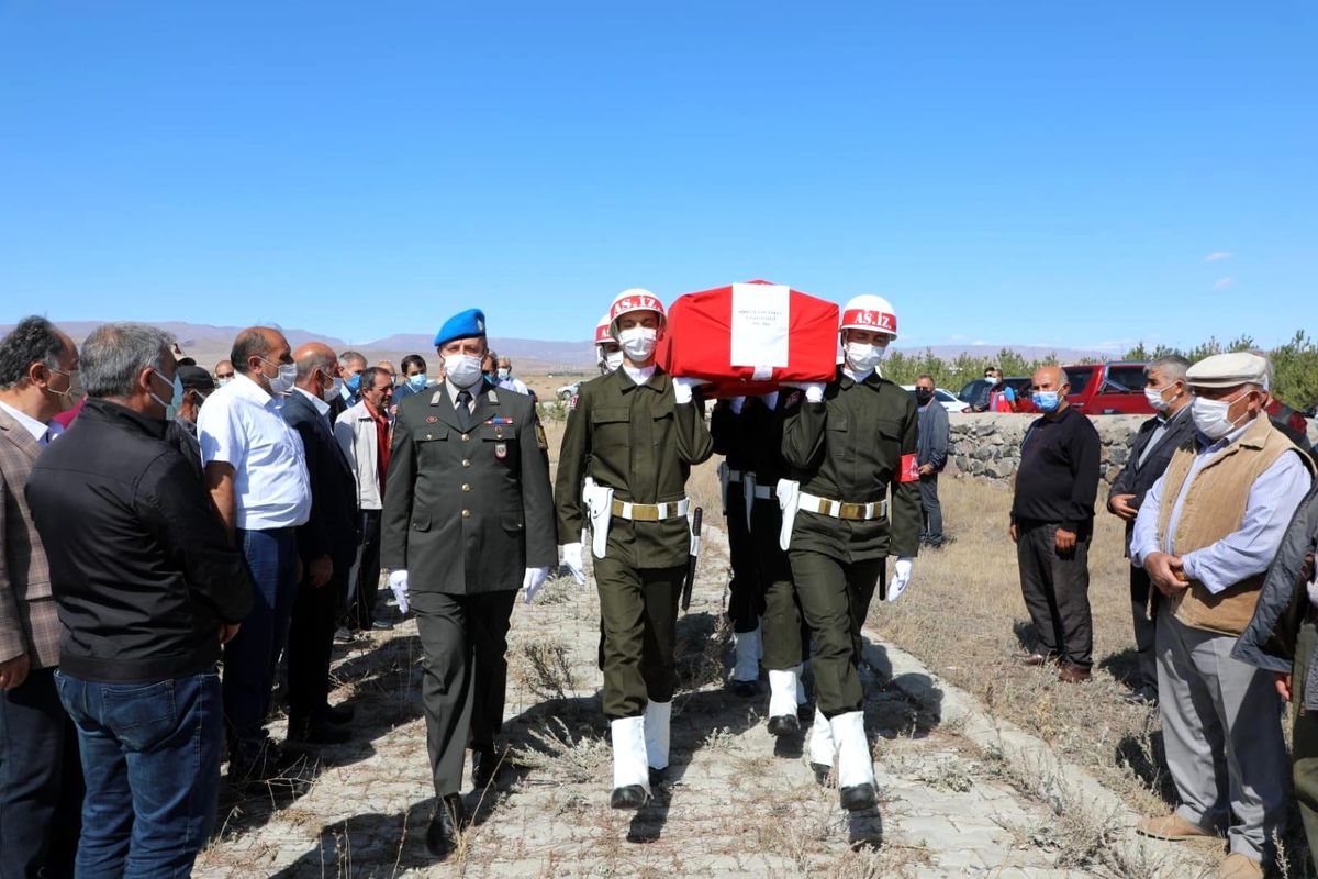 Kars\'ta Kıbrıs gazisi son yolculuğuna uğurlandı