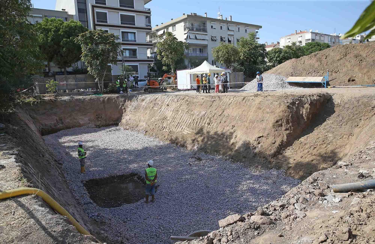 Karşıyaka\'da Alzheimer Merkezi\'ne ilk beton atıldı