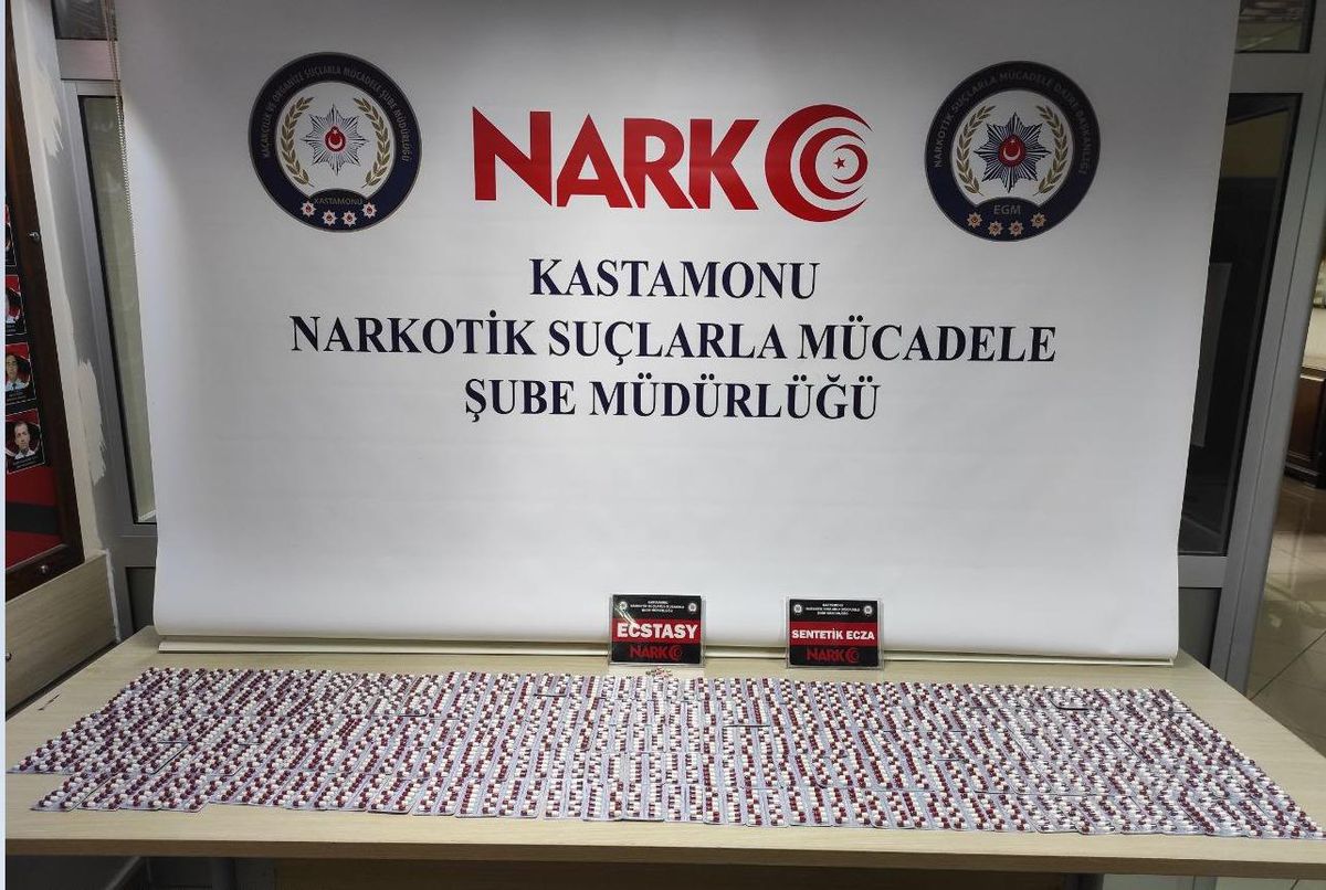 Son dakika haber... Kastamonu\'da uyuşturucu operasyonunda yakalanan 3 kişi tutuklandı
