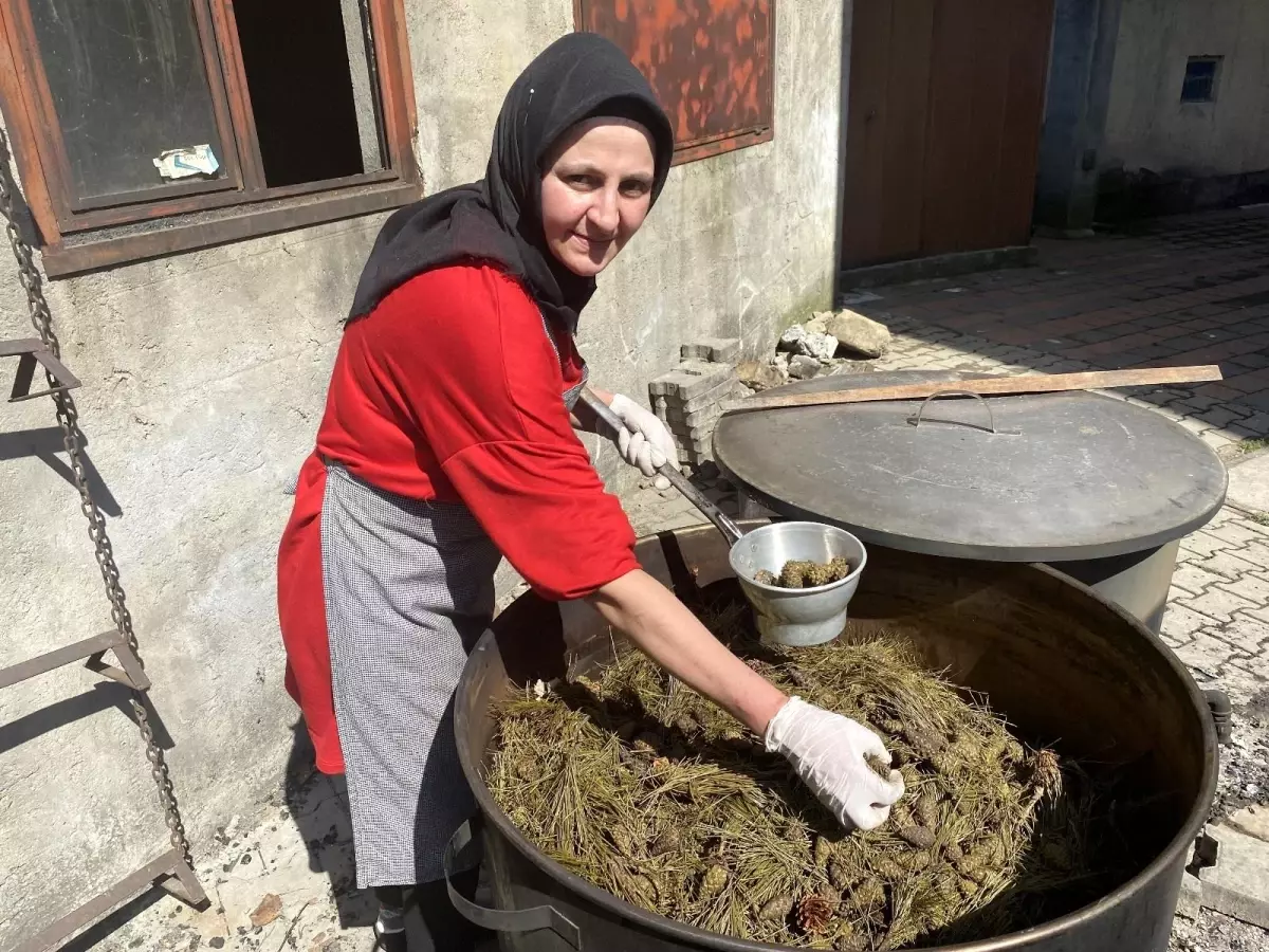 KOAH hastası eşine şifa olması için kozalak pekmezi üretti, şimdi siparişlere yetişemiyor