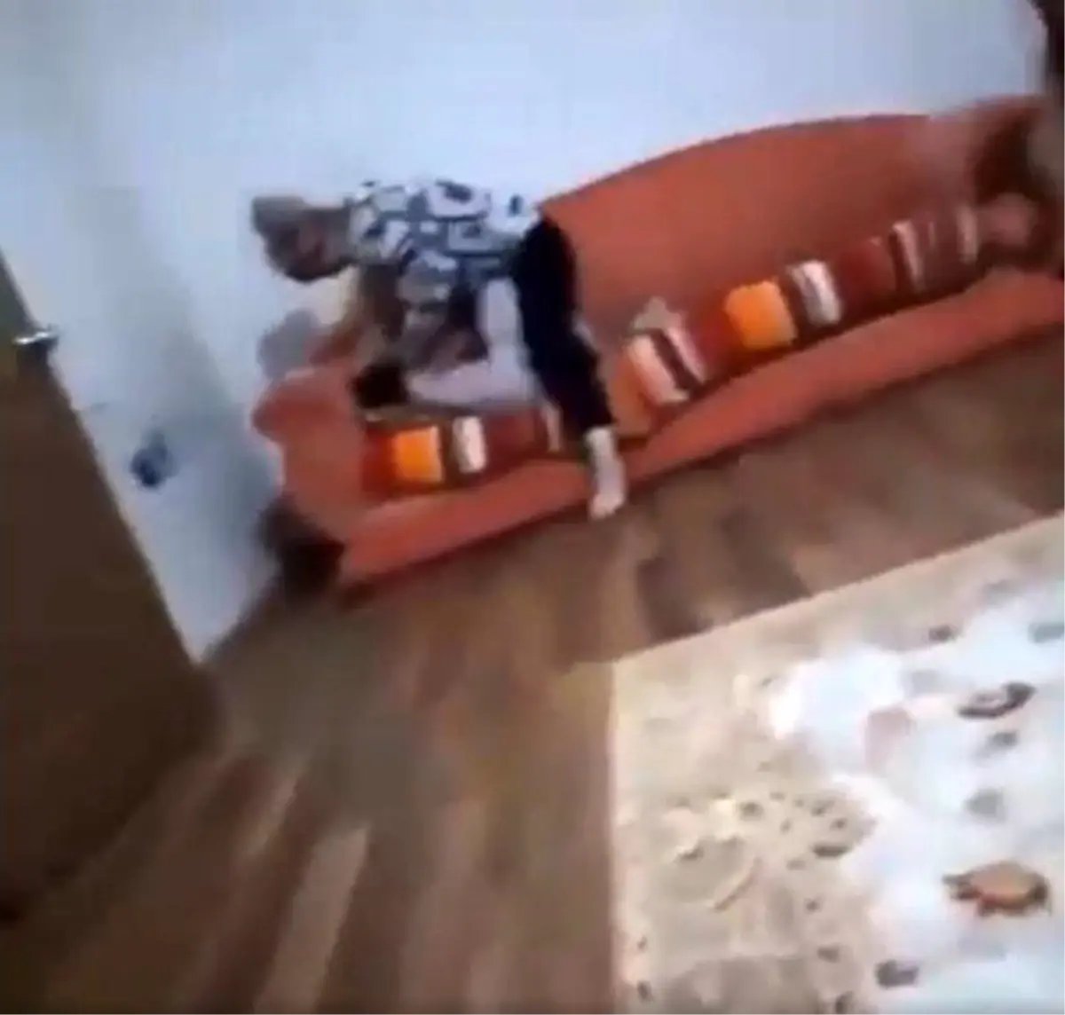 Öz kızını öldüresiye döven anneye 1 yıl 6 ay hapis cezası verildi