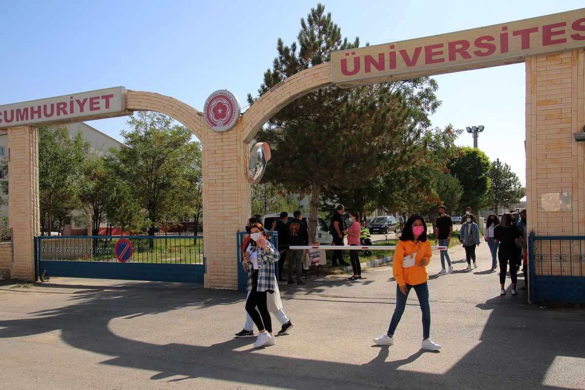 Şarkışla\'da üniversite öğrencileri "terör" konusunda bilgilendirildi