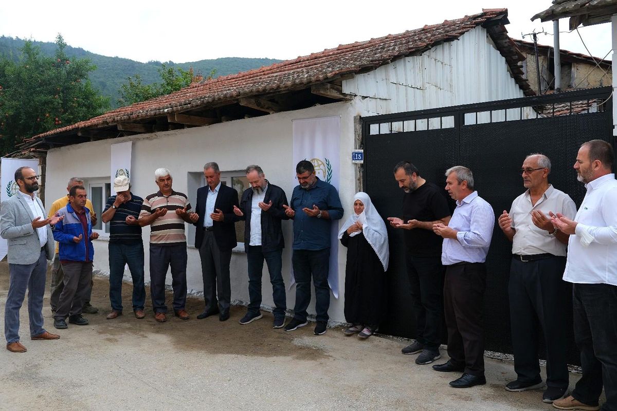 Selde evi yıkılan Fatma Teyze\'nin yüzü güldü