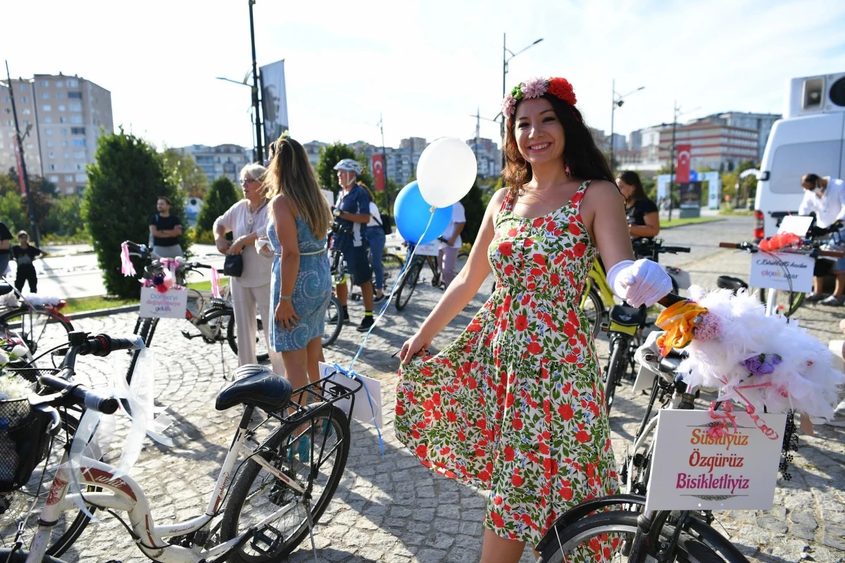 \'Süslü Kadınlar Bisiklet Turu\' etkinliğinde bir araya geldi