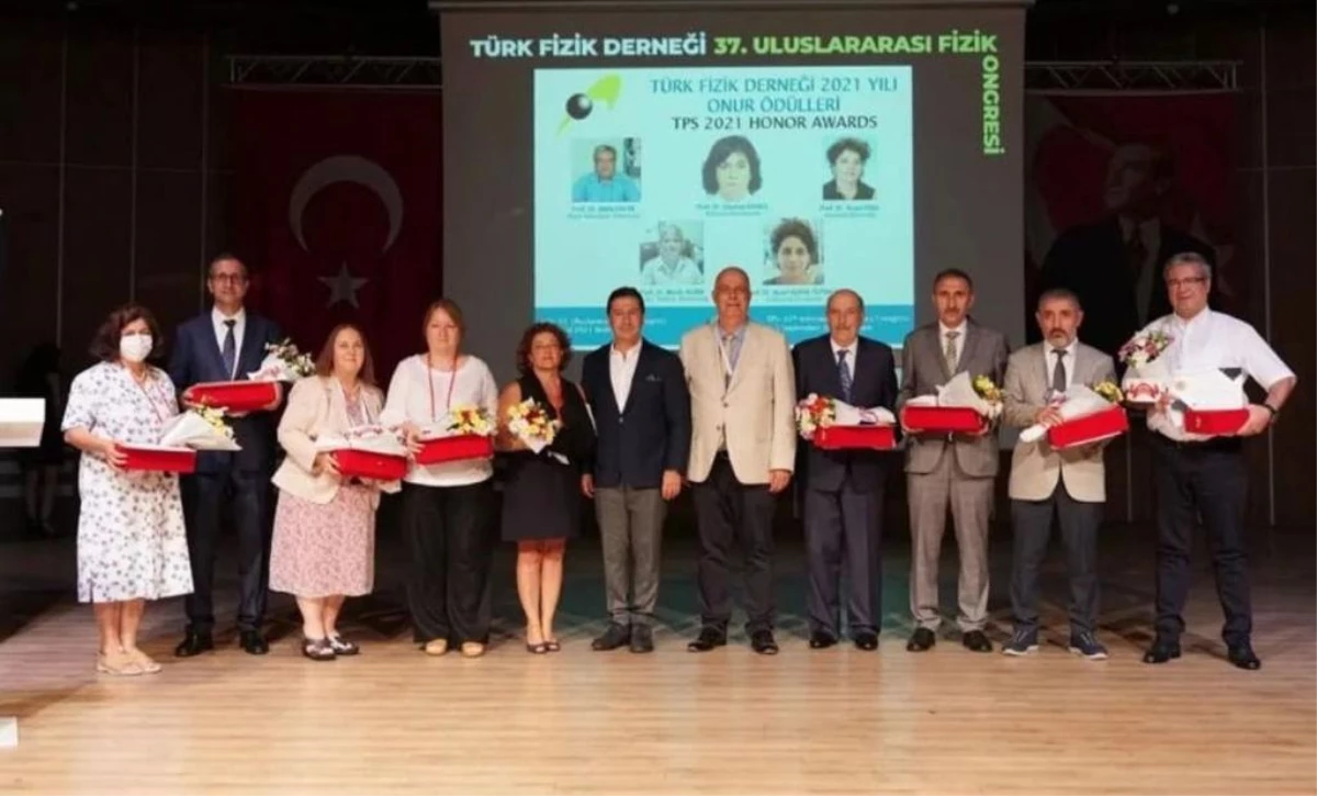 TÜ Öğretim üyesi Prof. Dr. Serap Şentürk Dalgıç\'a onur ödülü verildi
