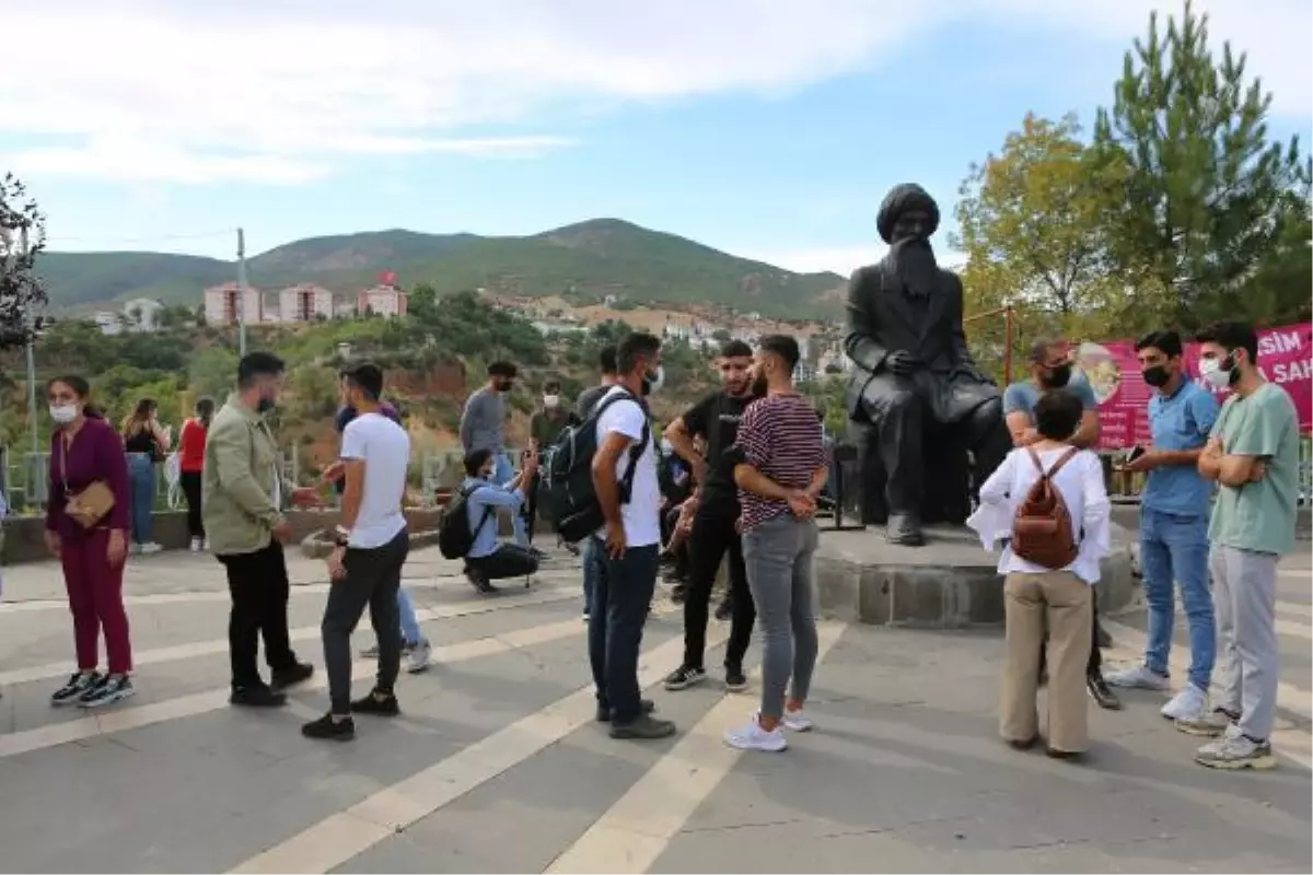 TUNCELİ\'DE ÜNİVERSİTE ÖĞRENCİLERİNİN \'EV KİRALARI DÜŞÜRÜLSÜN\' TALEBİ