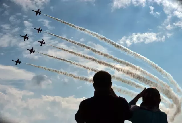 Türk Yıldızları'ndan TEKNOFEST'te gösteri