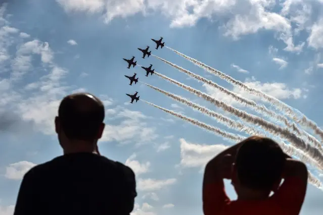 Türk Yıldızları'ndan TEKNOFEST'te gösteri