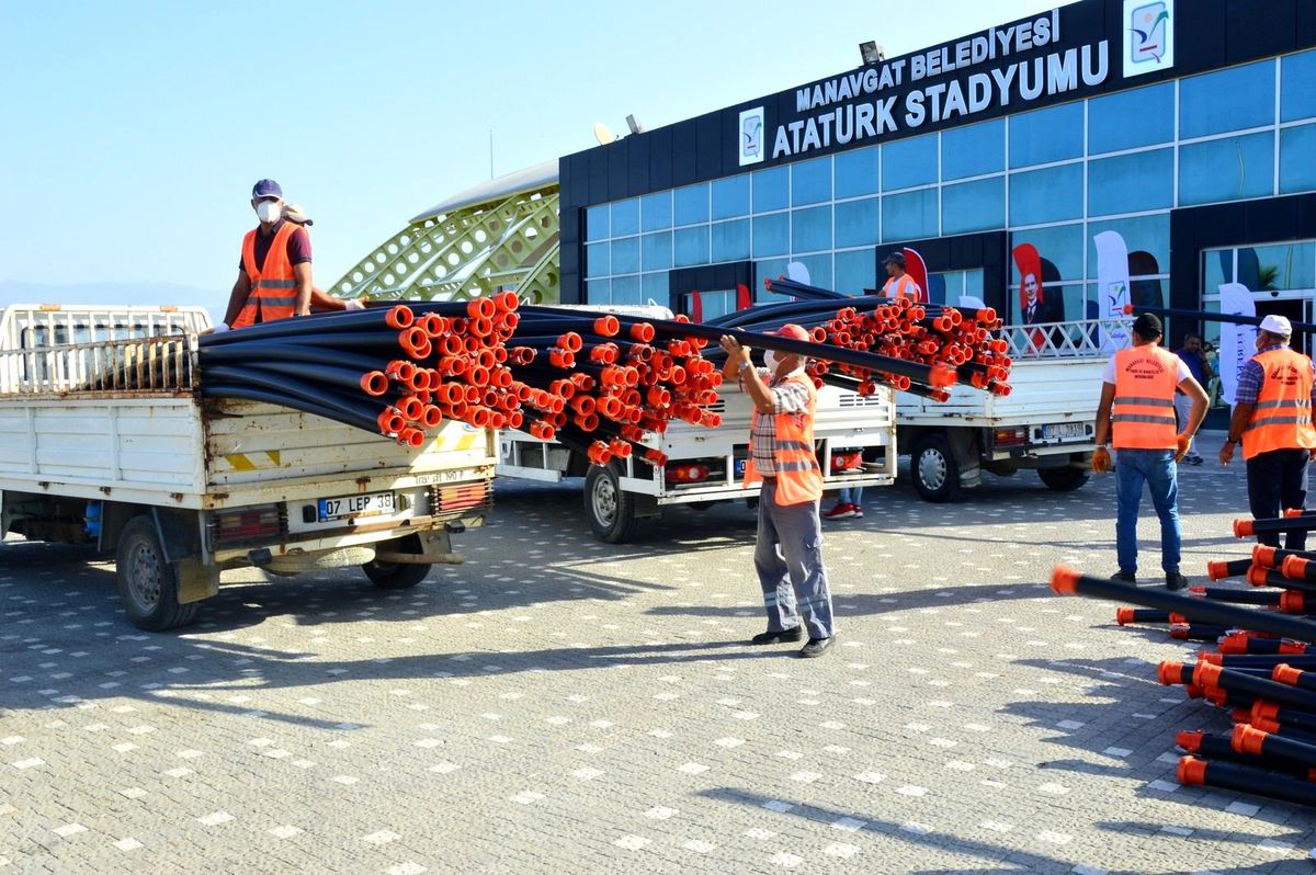 Son dakika haberi... Yangınzede üreticilere sulama borusu desteği