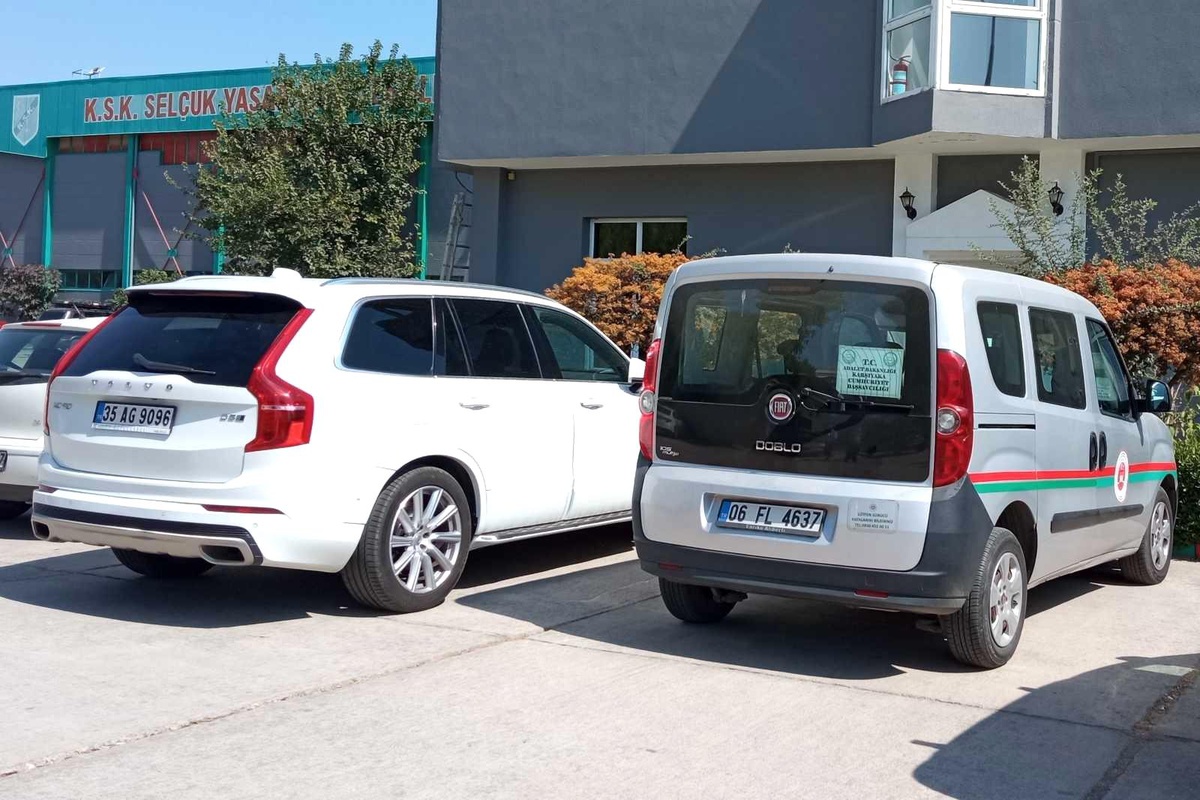 12 bin TL\'lik alacak için Karşıyaka\'nın potalarına haciz girişimi