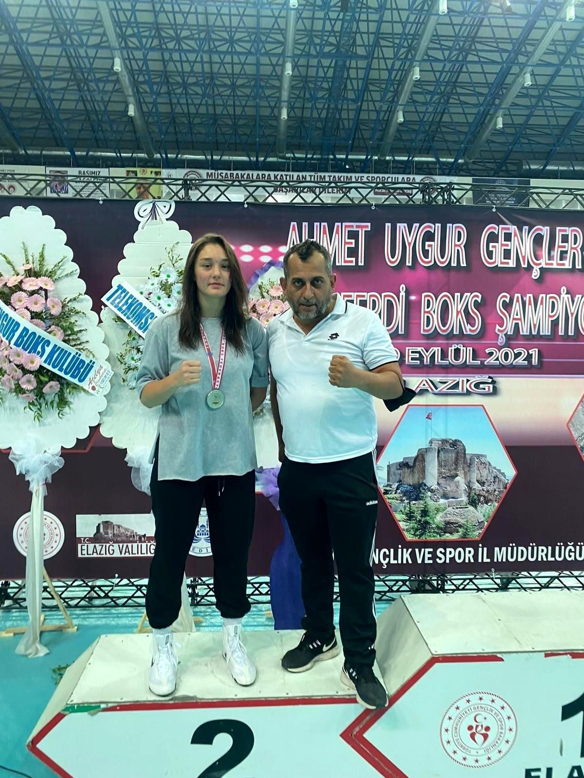 Açelya Ünlü, Boksta Türkiye ikincisi
