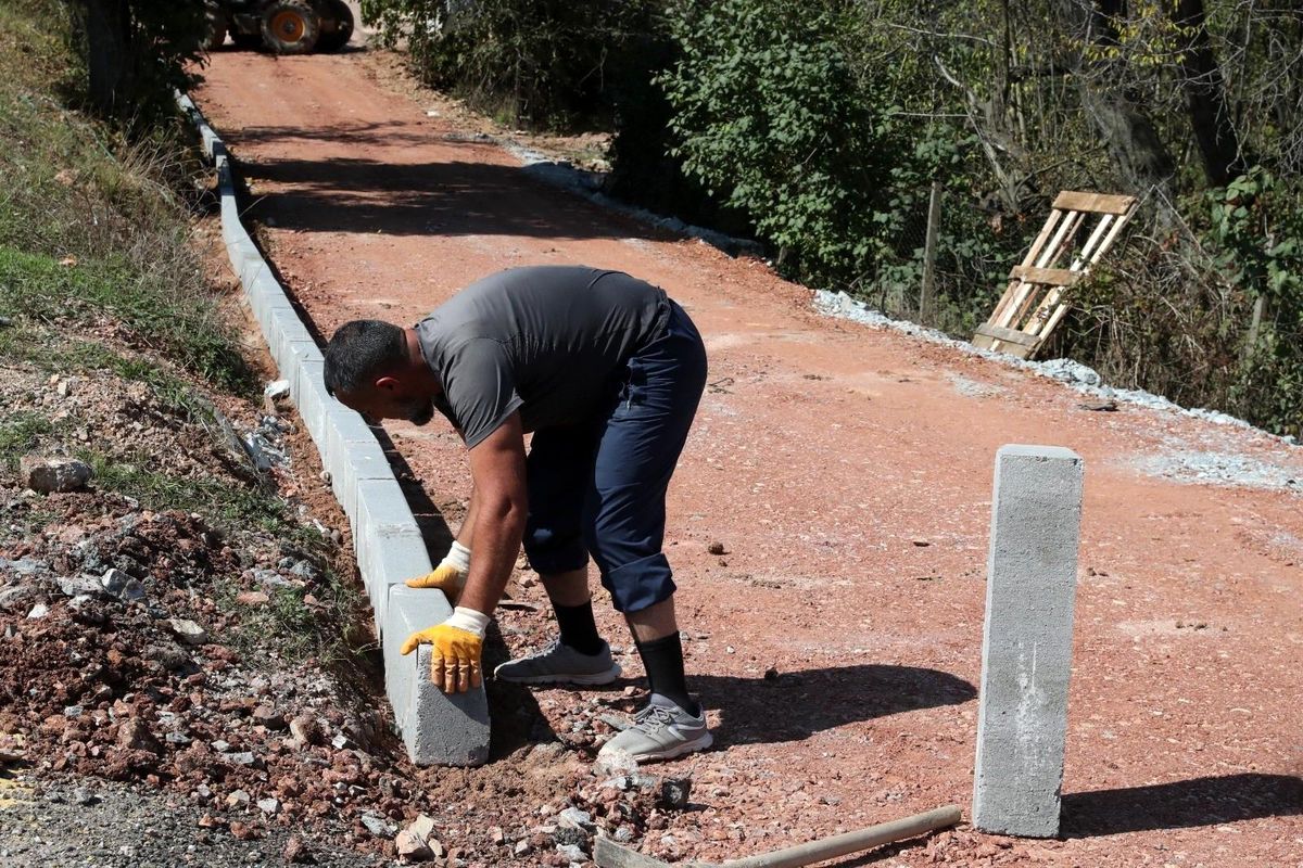 Akmeşe Sultaniye\'ye parke yol