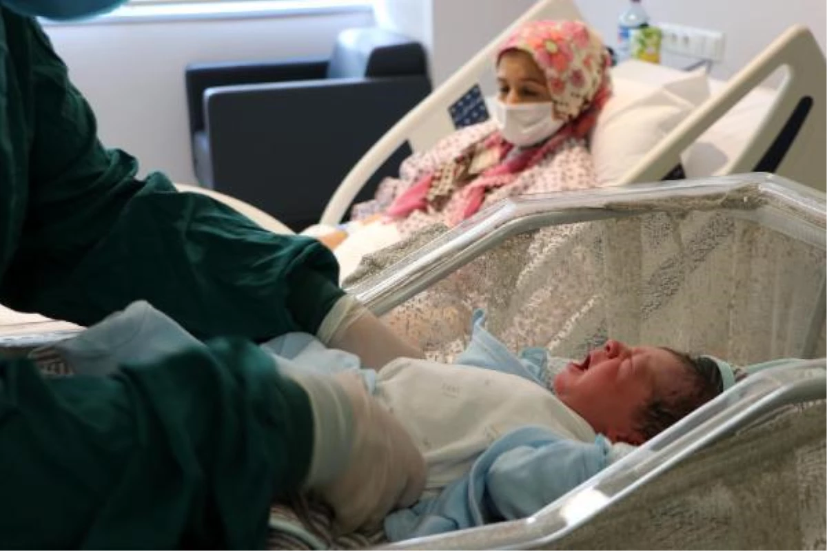 Ankara Şehir Hastanesi\'nde 33 koronavirüs hastası hamileden 32\'si aşısız