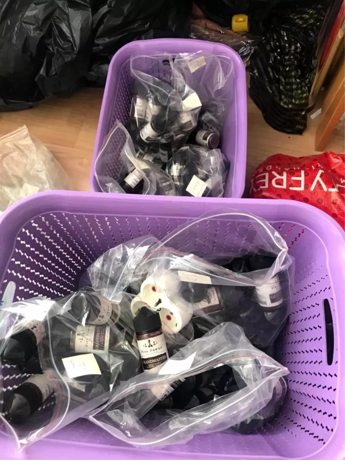 Antalya\'da kaçak elektronik sigara imalathanesine operasyon