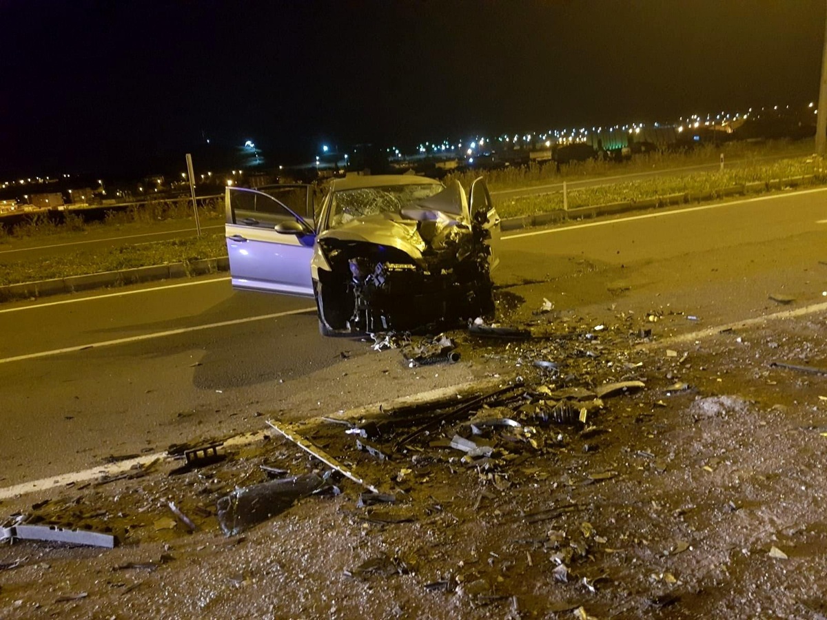 Ardahan\'da otomobil ters yöne girdi: 1 ölü, 1 yaralı