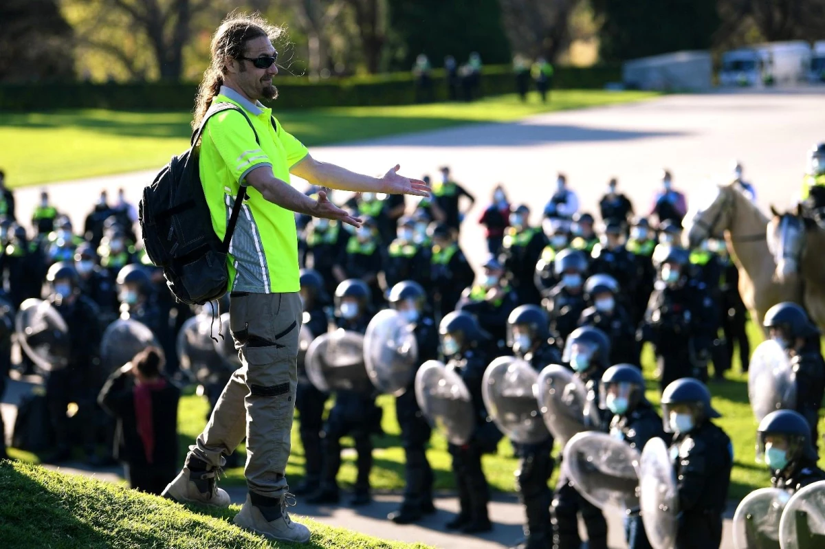 Son dakika haber: Avustralya polisinden aşı karşıtı protestoculara plastik mermili müdahale