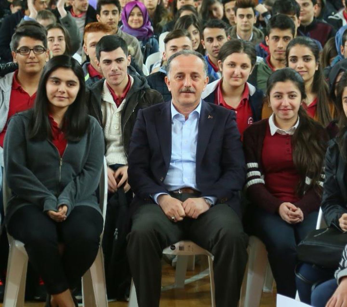 BAĞCILAR BELEDİYESİ\'NDEN ÜNİVERSİTE ÖĞRENCİLERİNE EĞİTİM YARDIMI