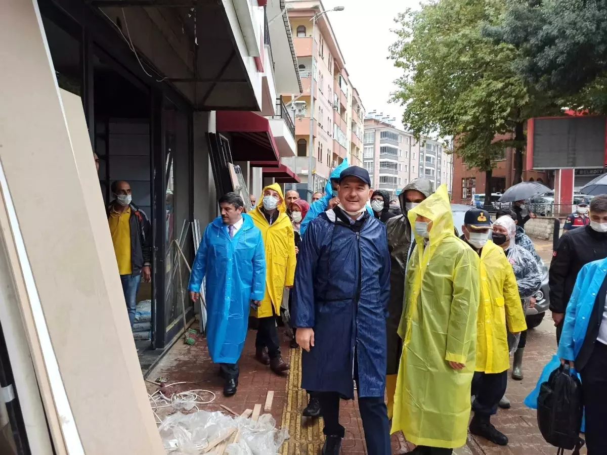 KASTAMONU - İçişleri Bakanı Soylu, sel bölgesi Bozkurt\'ta incelemelerde bulundu