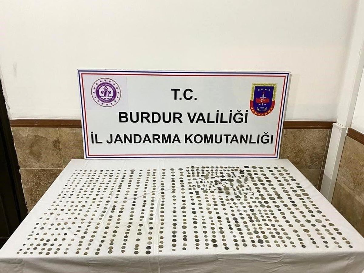 Burdur\'da Roma Dönemi\'ne ait 793 parça tarihi eser ele geçirildi