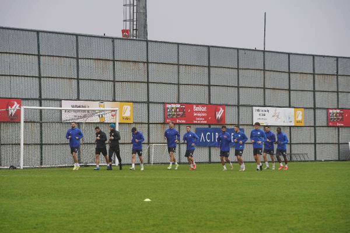 Çaykur Rizespor\'da teknik direktör Bülent Uygun antrenmana çıkmadı