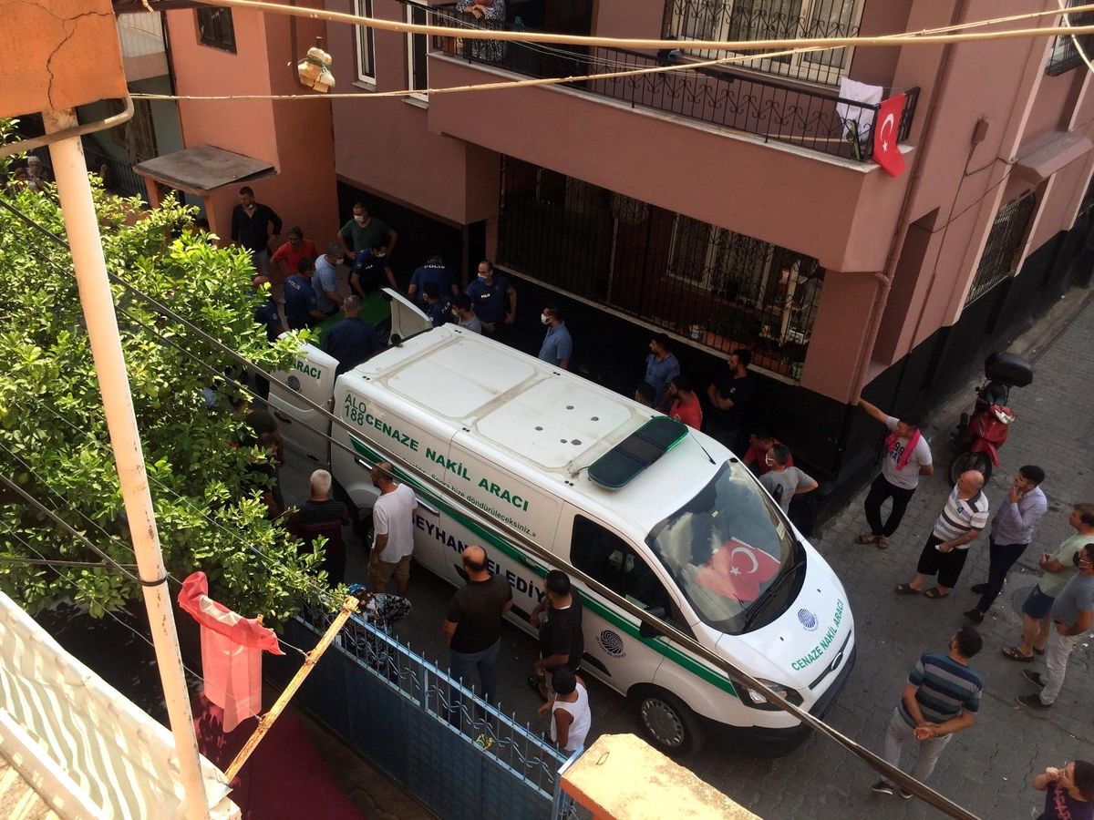 Çocuklarının gözü önünde öldürülen kadının cenazesi adli tıpa kaldırıldı