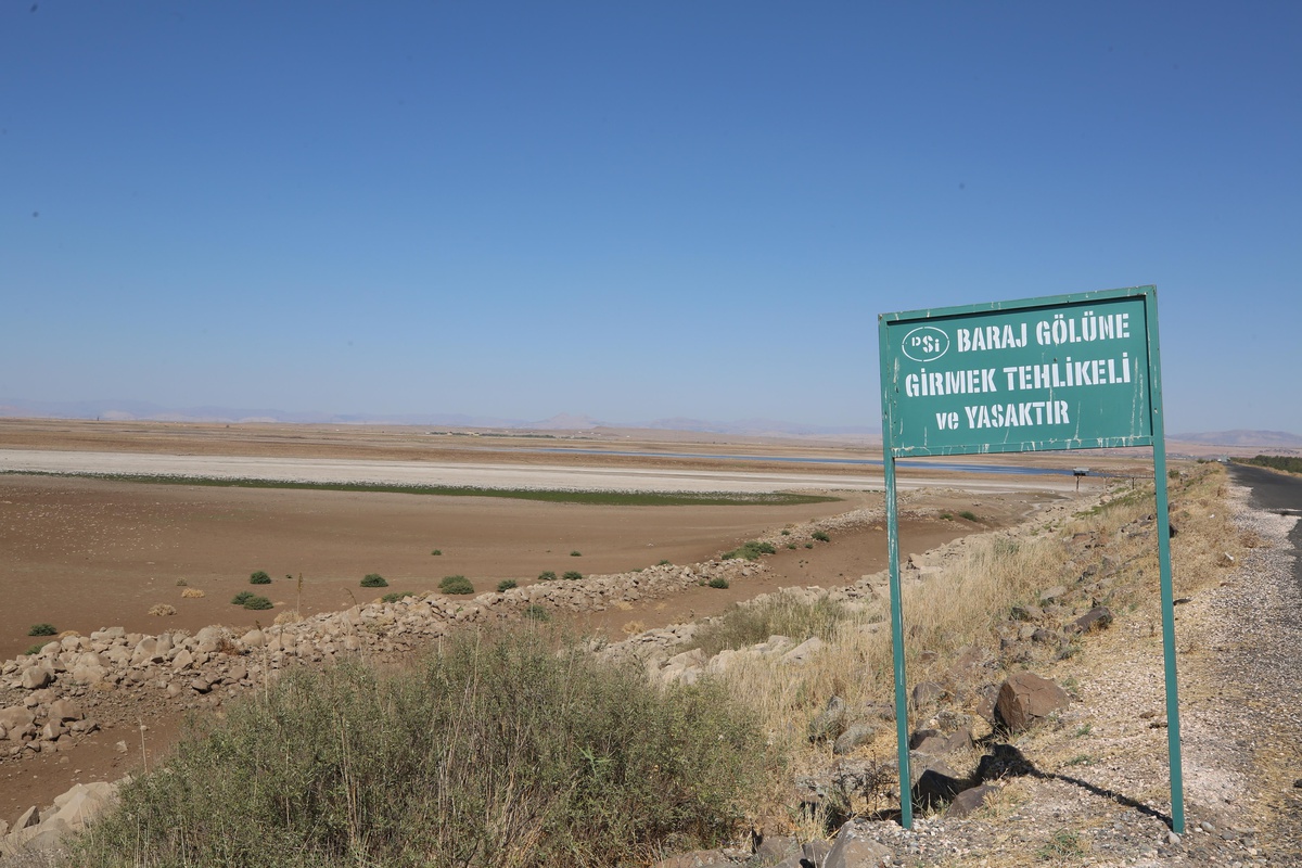 Devegeçidi Baraj Gölü kuraklık tehlikesi yaşıyor