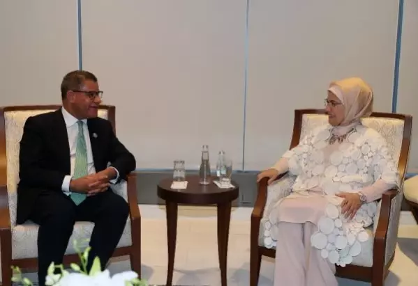 Emine Erdoğan, İklim Değişikliği 26'ncı Taraflar Konferansı Başkanı Sharma ile görüştü Emine Erdoğan, İklim Değişikliği 26'ncı Taraflar Konferansı Başkanı Sharma ile görüştü