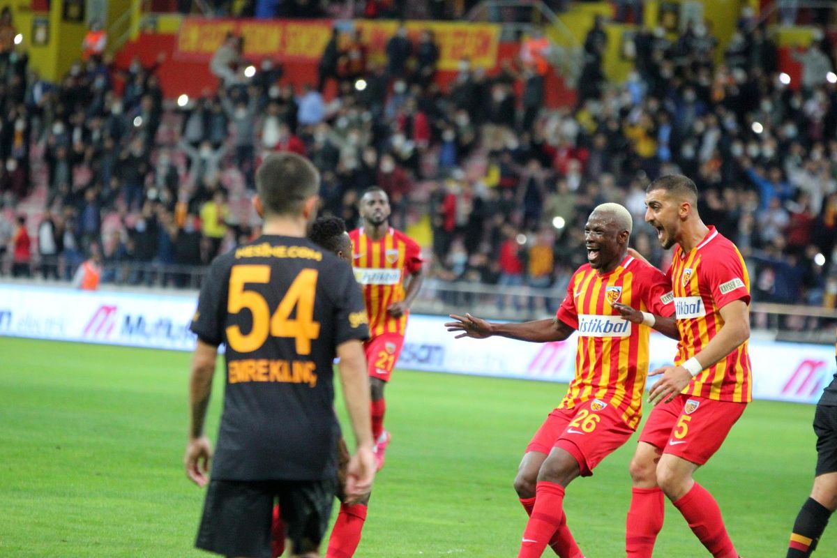 Galatasaray ligde 4 maçtır kazanamıyor