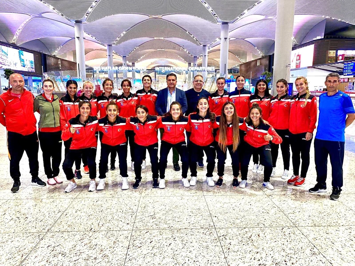 Gaziantep Polisgücü Spor Kulübü kadın ve erkek hokey takımlarının Avrupa yolculuğu başladı