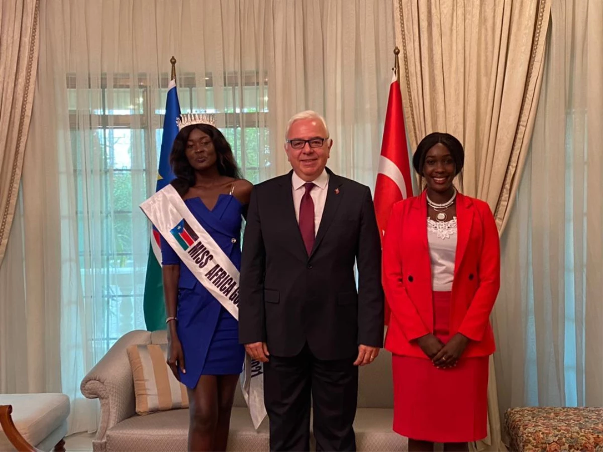 Güney Sudan\'ın "Miss Africa Golden" temsilcisi, Cuba Büyükelçisi Mutaf\'ı ziyaret etti