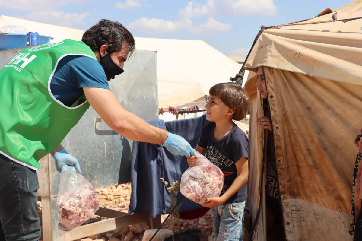 İHH\'dan Suriye\'deki ihtiyaç sahibi ailelere et yardımı yapıldı