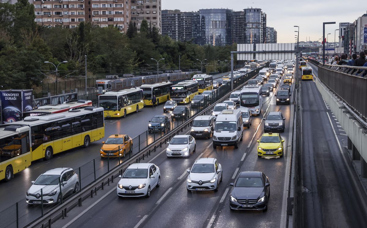 Sabah saatlerinde trafik yoğunluğu yaşanıyor (2)