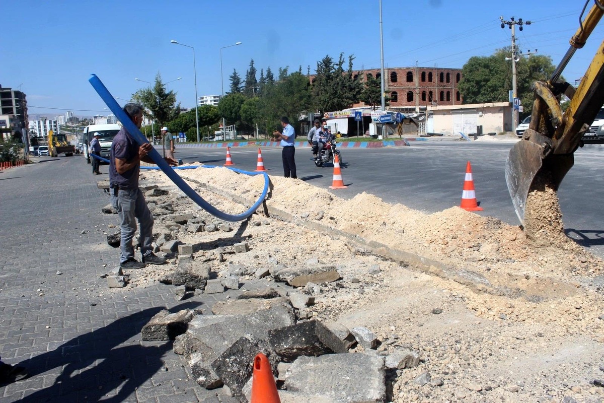 Kahta Öğretmenevi Kavşağına sinyalizasyon sistemi kuruluyor