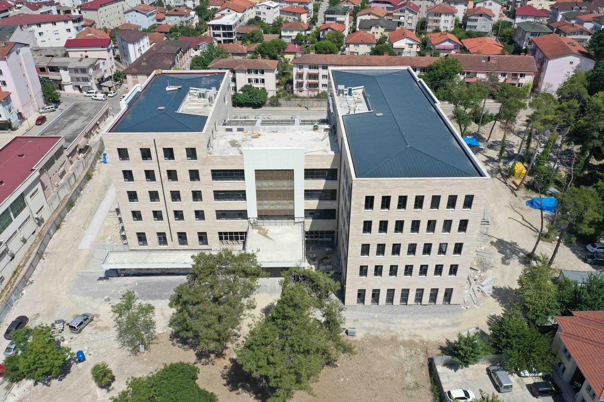 Kandıra Belediyesi hizmet binasında peyzaj çalışması