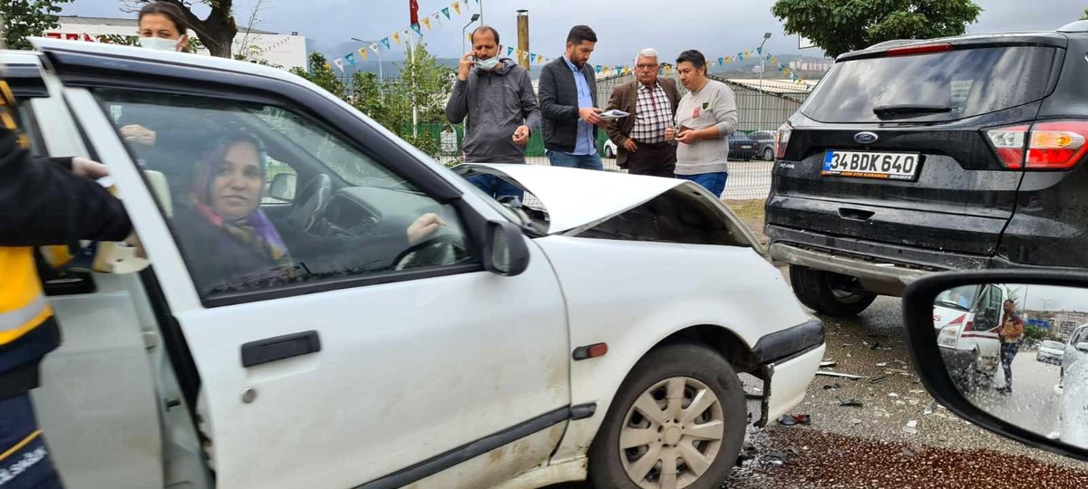 Karabük\'te iki otomobil çarpıştı: 1 yaralı