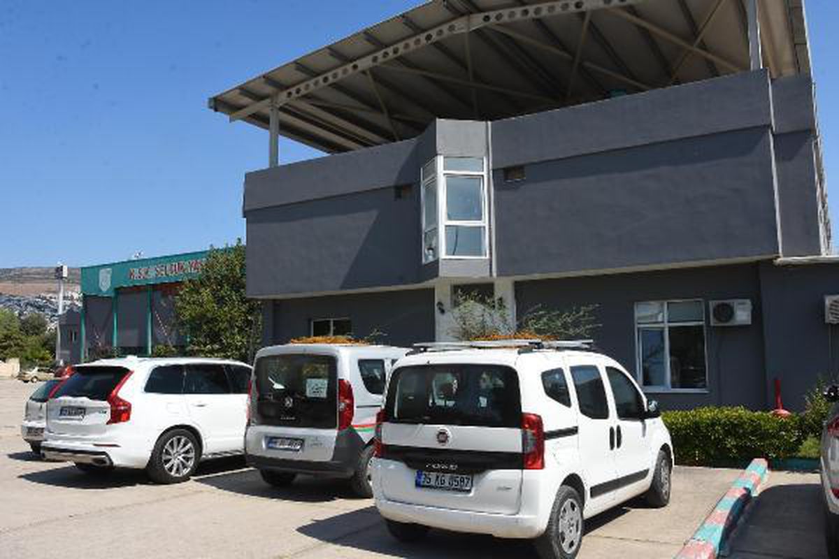 Karşıyaka\'yı potalara haciz girişimi gerdi